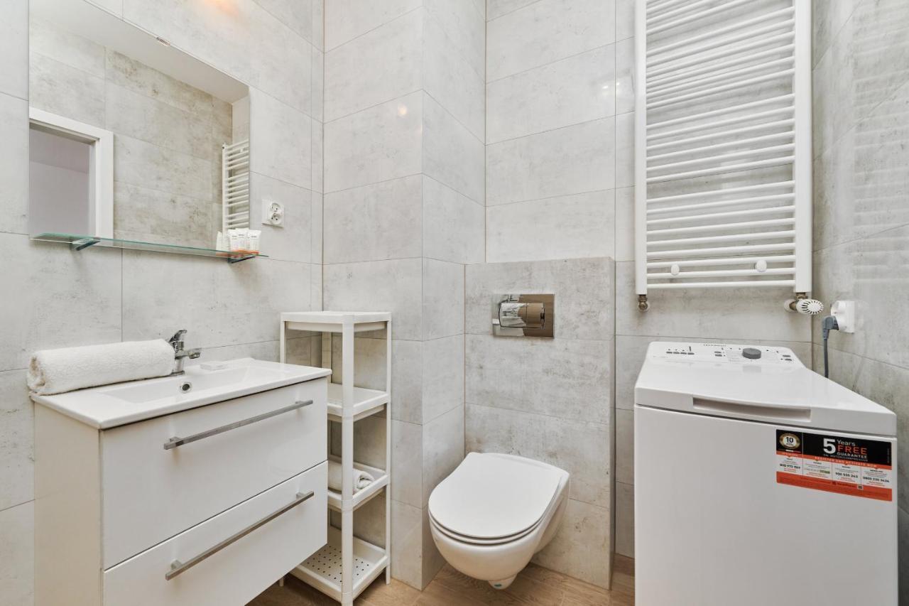 Drabika Balcony & Private Parking By Renters *